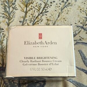 Elizabeth Arden Visible Brightening Cream - White